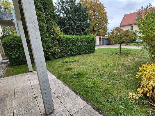 Terrasse mit Gartenanteil