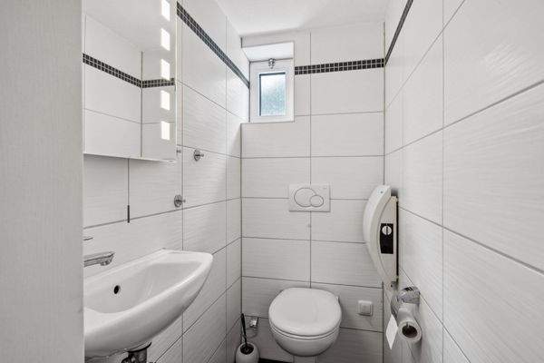 47421-013_Keller Toilette