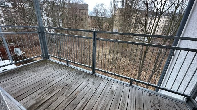 3-Zi.-Whg.  im 2.OG mit Laminat , Balkon und Bad mit Fenster**