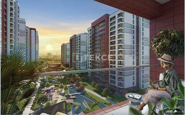 Apartments in Complex with Rich Landscaped Garden in İstanbul