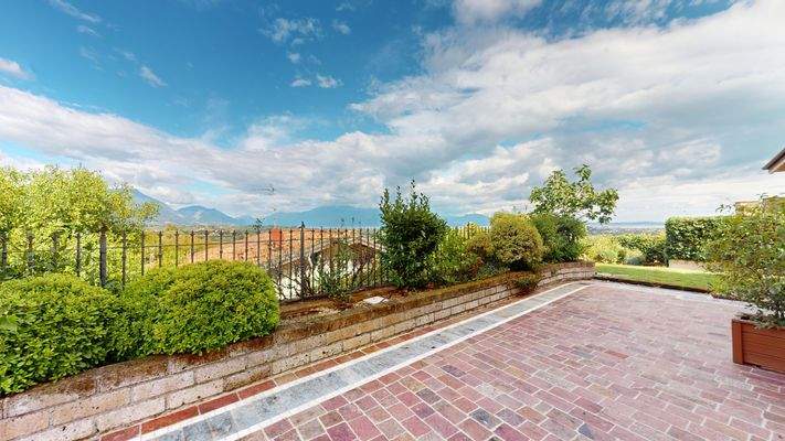 MT-002-195-Villa-singola-vista-lago-Polpenazze-del