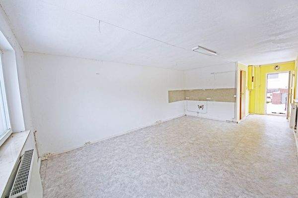 großer Raum im Nebengelass