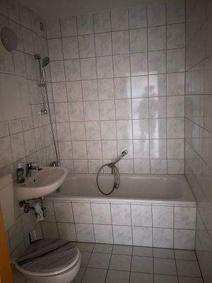 Badezimmer inkl. Badewanne.jpg