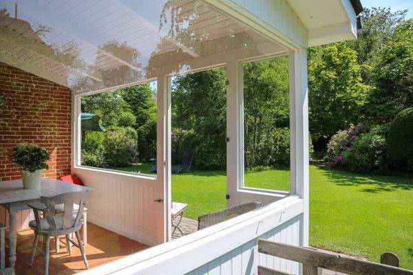 Veranda mit Blick in den Garten