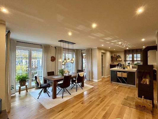 offener Wohn- und Küchenbereich