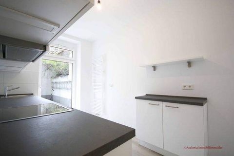 Platz für einen kleinen Tisch mit 2 Stühlen