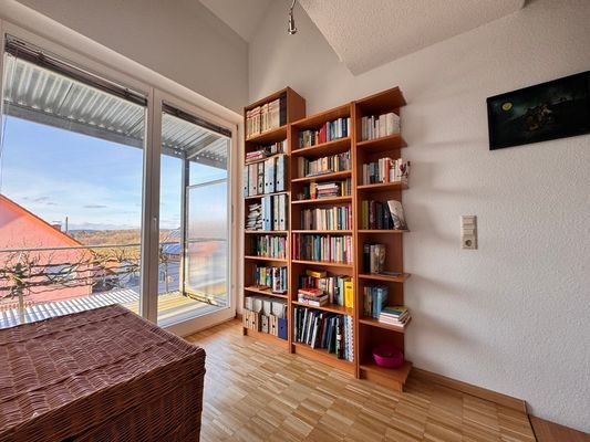 Leseecke mit Ausgang auf den Balkon (Obergeschoss)
