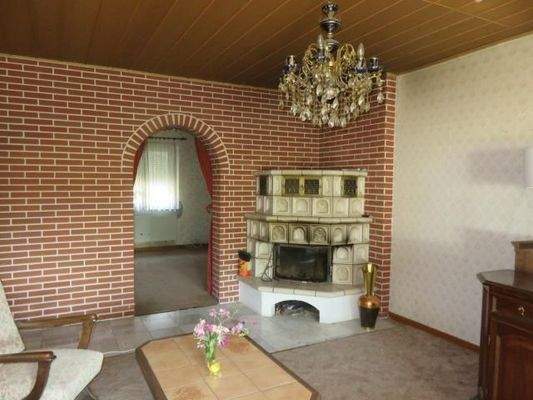 2. Wohnzimmer mit Kamin