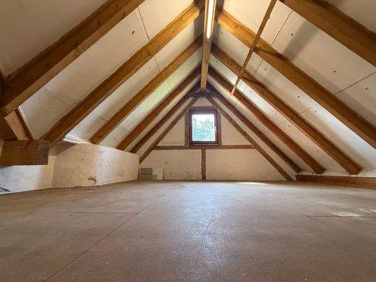 Spitzboden über Garage
