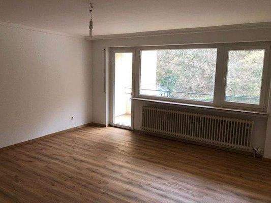 Wohnzimmer mit Balkon