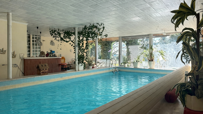 Schwimmbad - visualisiert (mit Beckenwasser)