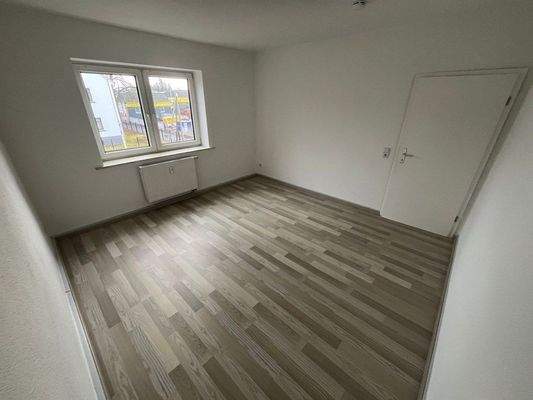 Leeres Zimmer mit Fenster