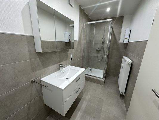 voll ausgestattetes Badezimmer