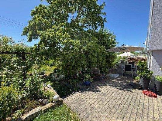 Grundstück mit Terassen und Garten