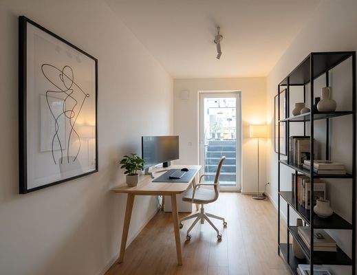 Das Büro mit Ausgang zur Terrasse