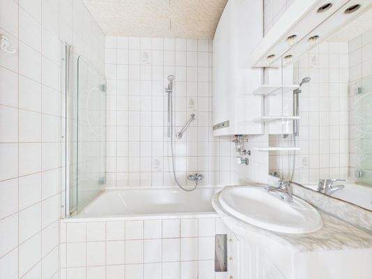 CAM04191G0-PR0038-STILL010