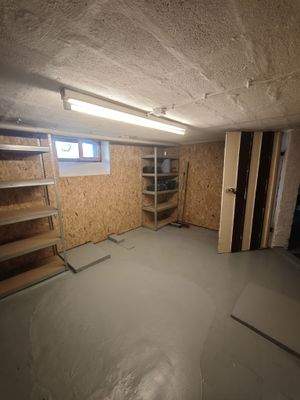 Abstellraum mit Fenster