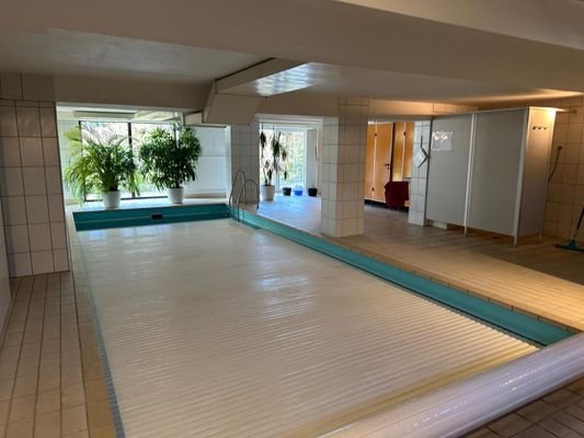 Swimmingpool abgedeckt - Welnessbereich 12c2a968-f6d9-4c9d-8123-501ca42fae18