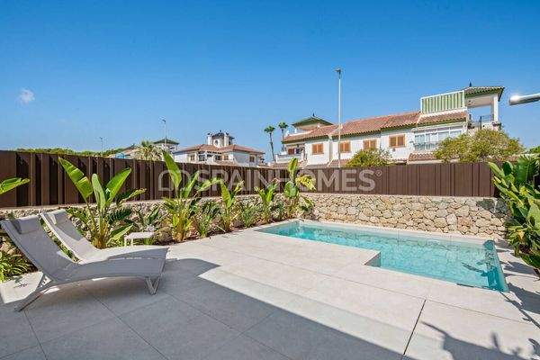 Detached Villas with Pool 900 m from the Beach in Mil Palmeras