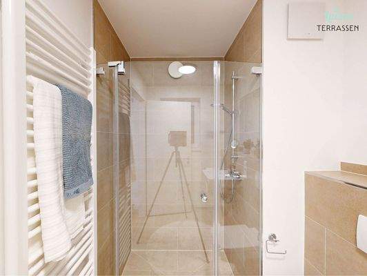 Badezimmer mit Dusche