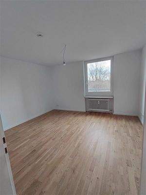 Leeres Zimmer mit Holzboden