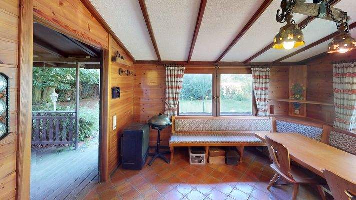 Gartenhaus mit Kamin und Küche