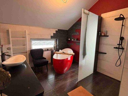 in vielen Teilen besonders