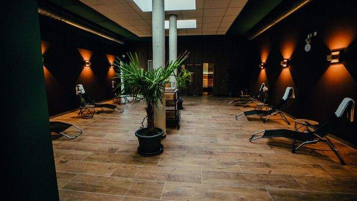 Entspannen im modernen Wellnessbereich