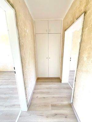 Flur mit Einbauschrank