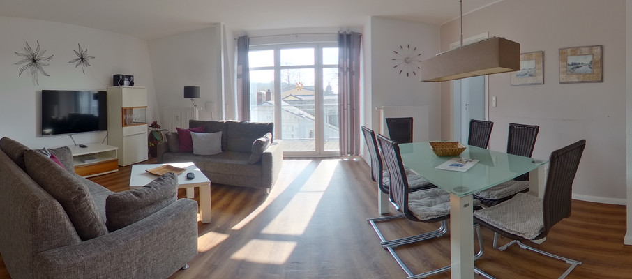 Wohnen - aktuell mit Blick auf den Balkon