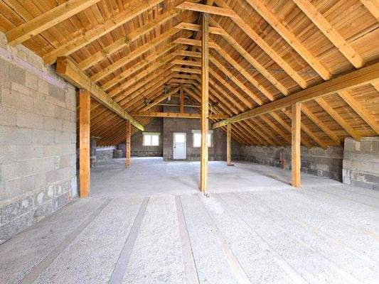 Großes ausbaufähiges Dachgeschoss