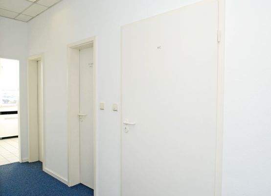 Flur zu Sanitärbereich und Küche