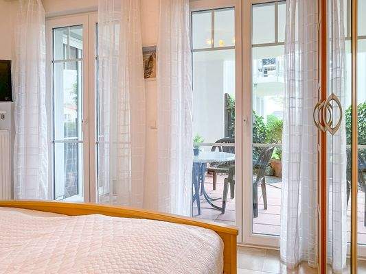 Schlafzimmer mit Terrassenzugang