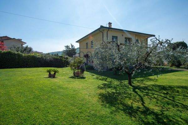 Exklusives Villenanwesen mit Seeblick in Garda - Gardasee