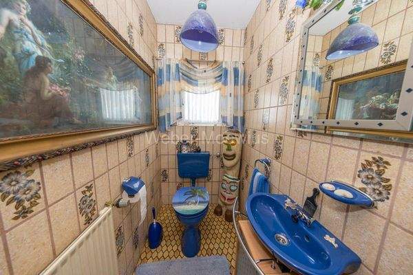 3410 EG separates WC