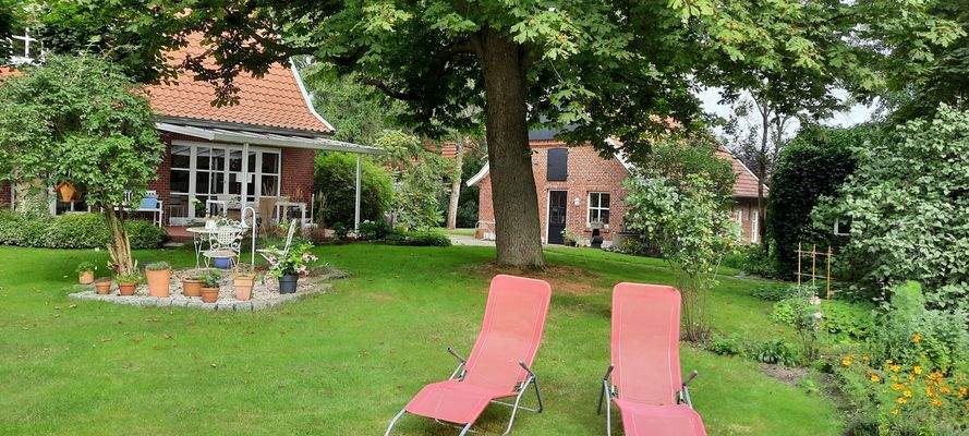 Hausansicht / Garten