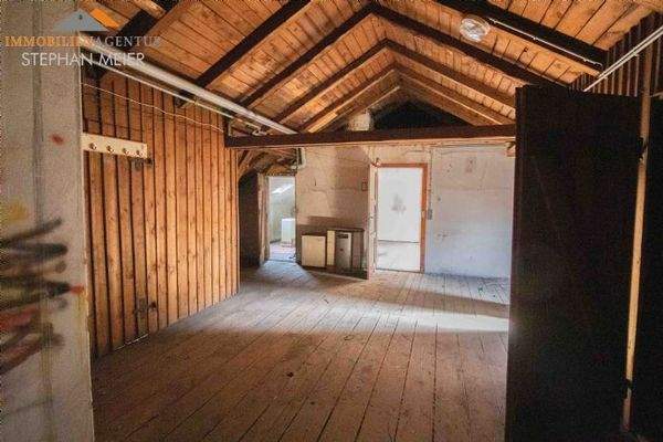 Rechter Eingang - DG als Abstellfläche