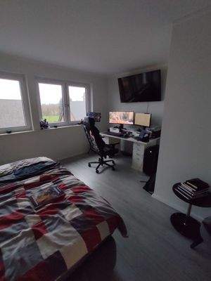 Schlafzimmer mit Arbeitsbereich