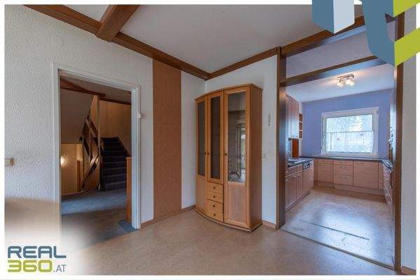 Essbereich mit Blick in die Küche