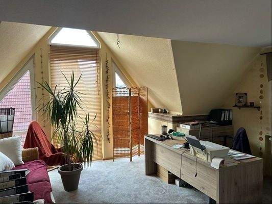 DG-Wohnung: Büroecke im Wohnzimmer