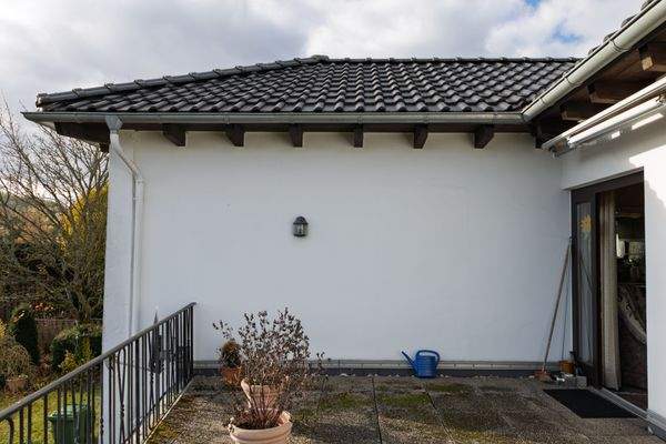 Blick vom Balkon auf die Außenwand_Dach