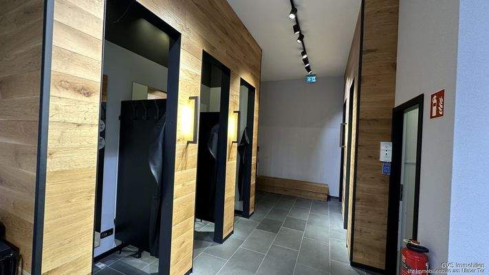 Laden 2 - Umkleidekabinen