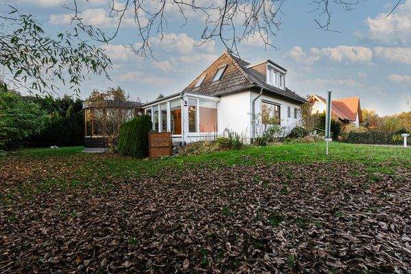 Seitenansicht und Garten