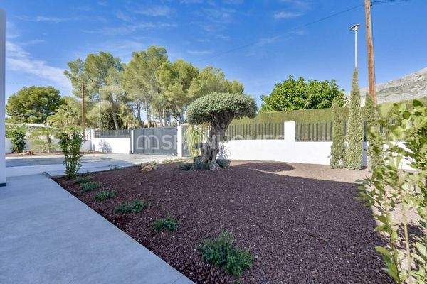 Single-Story Detached Villa in Santa Clara Altea