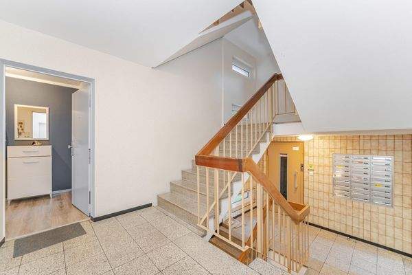 Eingangsbereich mit Aufzug