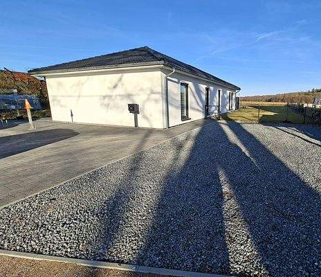 2 großzügige Stellplätze für Wohnmobile/Caravan/Boot etc...