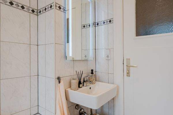Berliner Straße _Berlin-Apartment-Bathroom-Modern-Design_#71-22.jpg