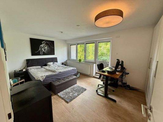 Eltern Schlafzimmer mit Balkon