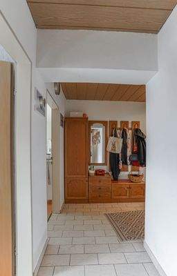 Wohneinheit 2, 4 ZKB OG - Flur mit Garderobe