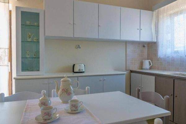 Kreta, Misiria: Großes Haus mit 3 einzelnen Apartments zu verkaufen